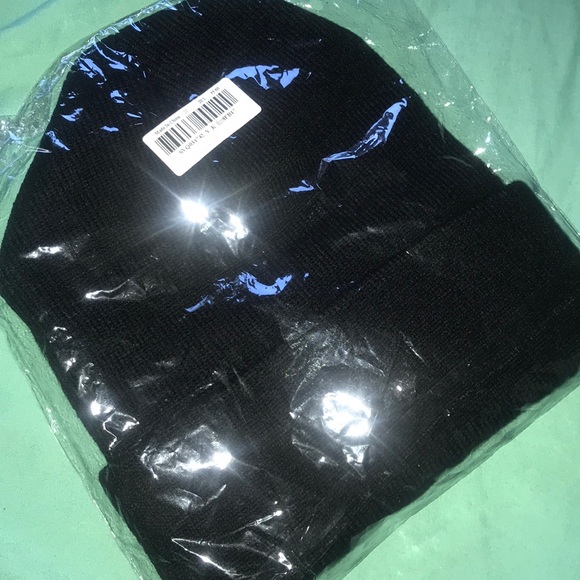 KING 👑 EMBROIDERED BLACK SKI HAT *NWT* - Picture 6 of 6